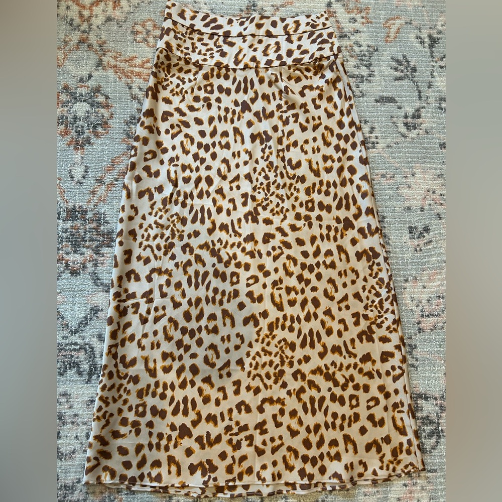 Free People Skirt in like new condition.  Size 2.